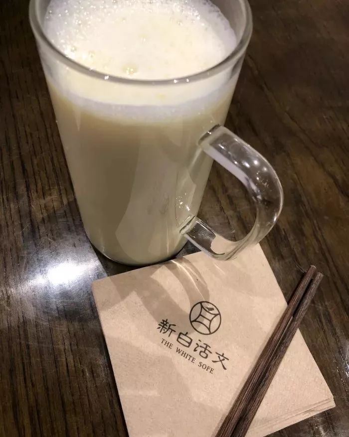 来豆浆店一定要喝豆浆呀!真的是巨大一杯,很热很香醇.