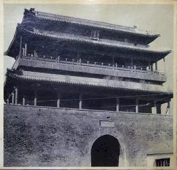 1956,永定门城楼南面.