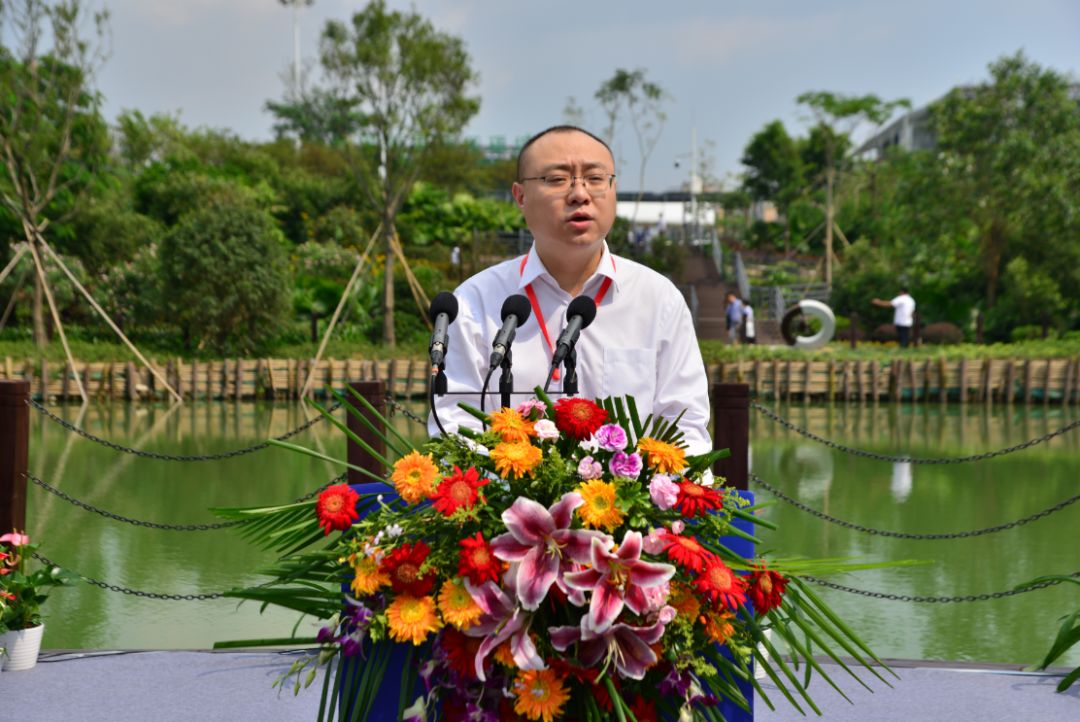 深圳市副市长艾学峰,广东省发改委副主任吴道闻,龙岗区委书记张勇等