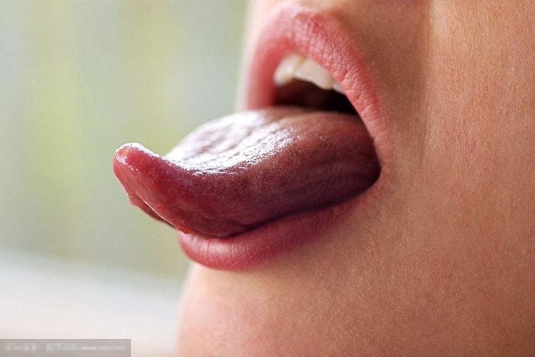 舌头上有小黑点怎么办