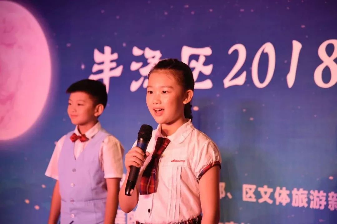 "葛兰诵读季丰泽选拔赛"小学高年组一等奖选手林琦涵,谢睿航带来诗歌