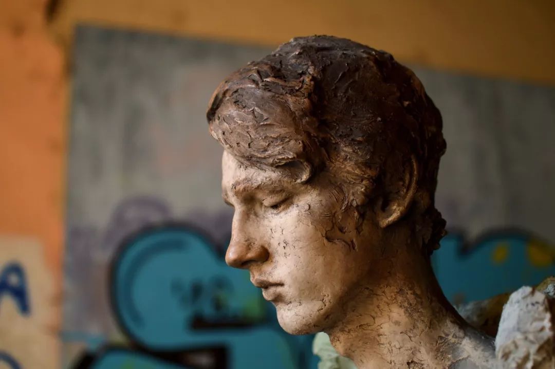 现代雕塑家gorriz——运用人类形象来表达自己的情绪和想法_艺术