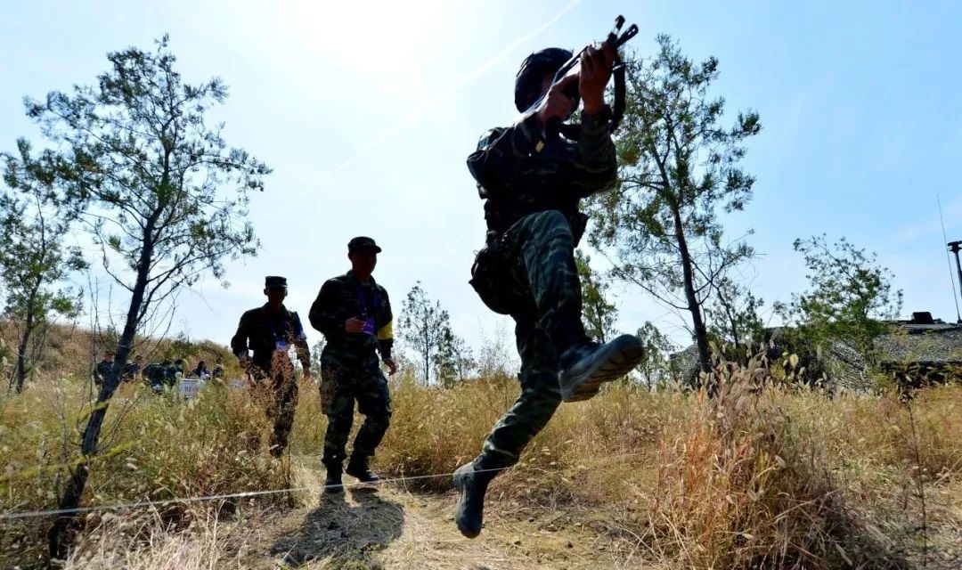 直击武警部队第二届巅峰特战比武竞赛现场附现场视频