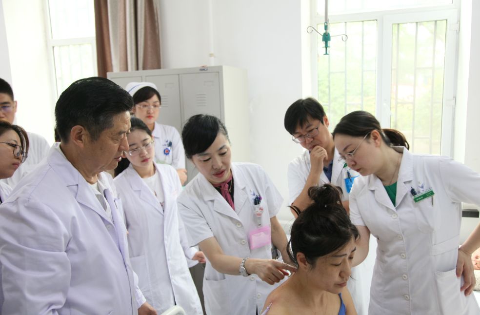 在黑龙江中医药大学附属第一医院针灸五科成立
