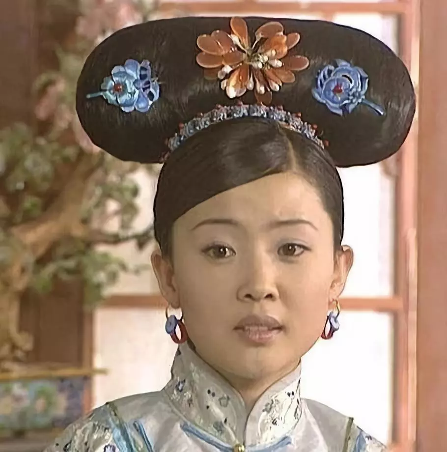 《孝庄秘史》中的佟妃原型即佟佳氏康熙的第一位皇后出自赫舍里氏