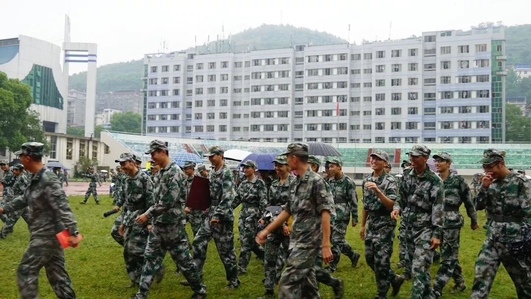 军训时穿什么内衣_军训时女生要穿袜子吗(2)