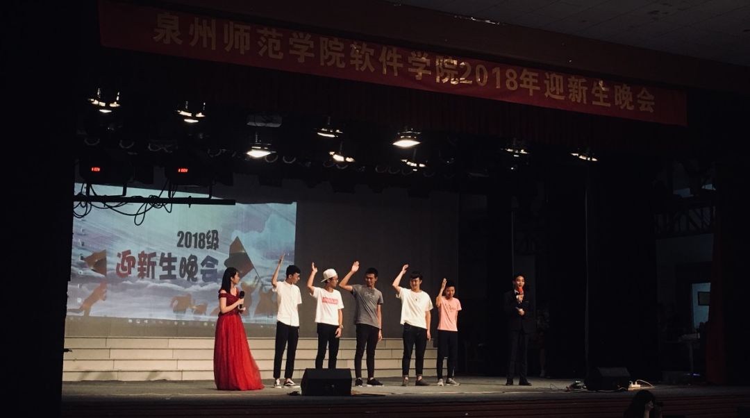 协会《配音秀》表演者:电台十佳歌手《歌曲串烧》表演者:郑瑞恒表演者