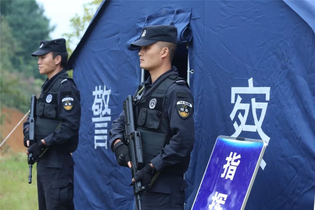 山地丛林大追捕观山湖特警实战练兵喜迎国庆