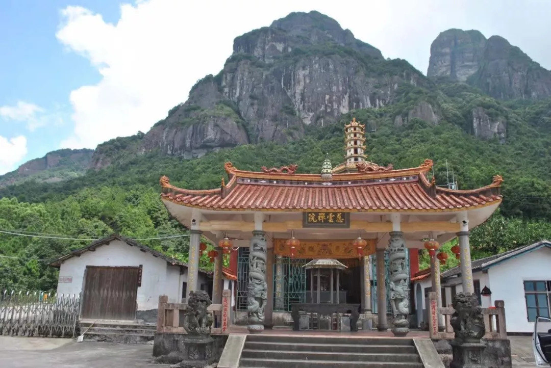 老鸭汤 高寨布达拉宫 平和蜜柚采摘 醉美悬空寺灵通岩 庄上土楼一日游