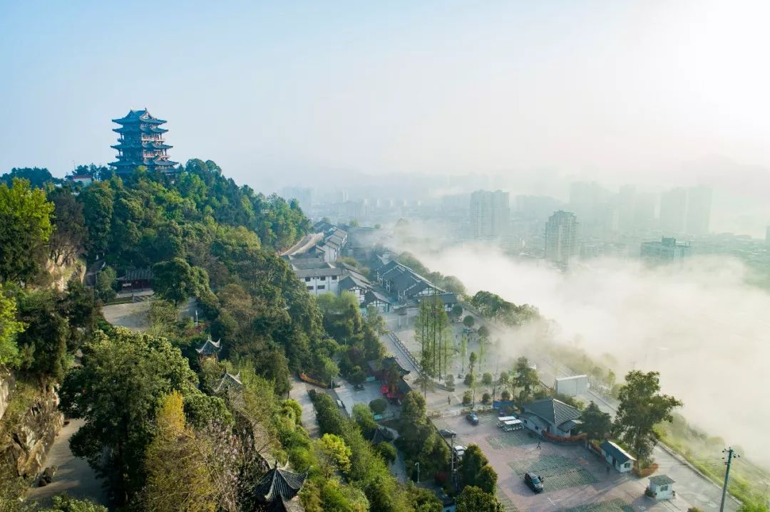 位于巴中城区,由南龛摩崖造像,川陕革命根据地博物馆,川陕苏区将帅