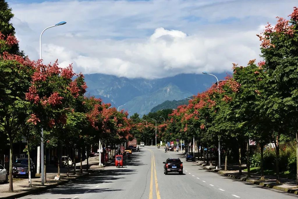 湔江路通济段彭州的秋,在这里等你(来源:彭州旅游)返回搜狐