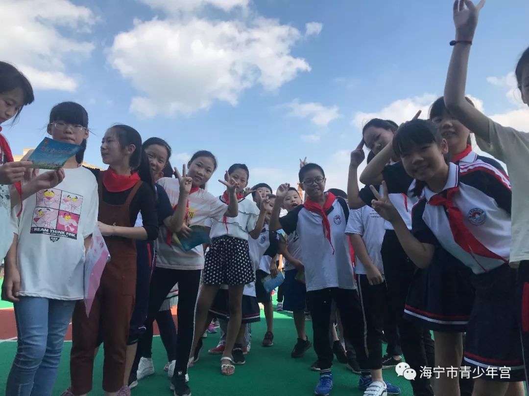 畅享科技大餐"流动少年宫"走进海洲小学