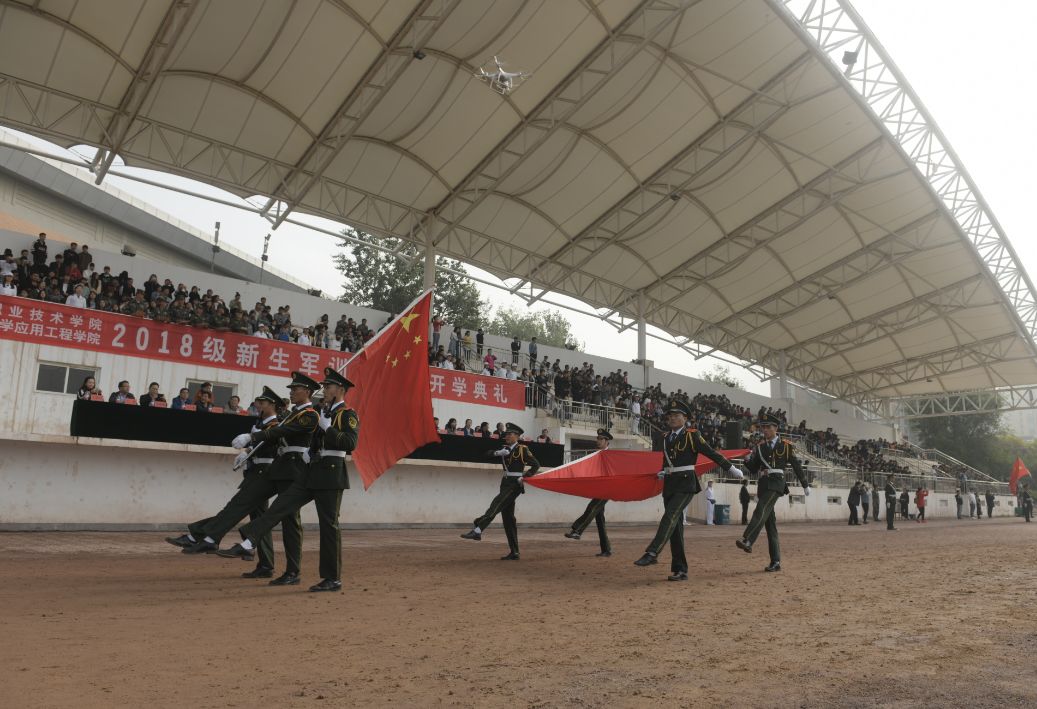 军训会操军体拳展示学院领导向96885部队赠送锦旗新生代表和教师代表