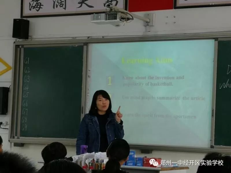 巾帼片片云随风逐彩霞贺郑州一中经开区实验学校英语组的老师们金秋