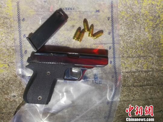 深圳警方成功侦破一宗跨境涉黑涉枪贩卖毒品案 警方供图 摄