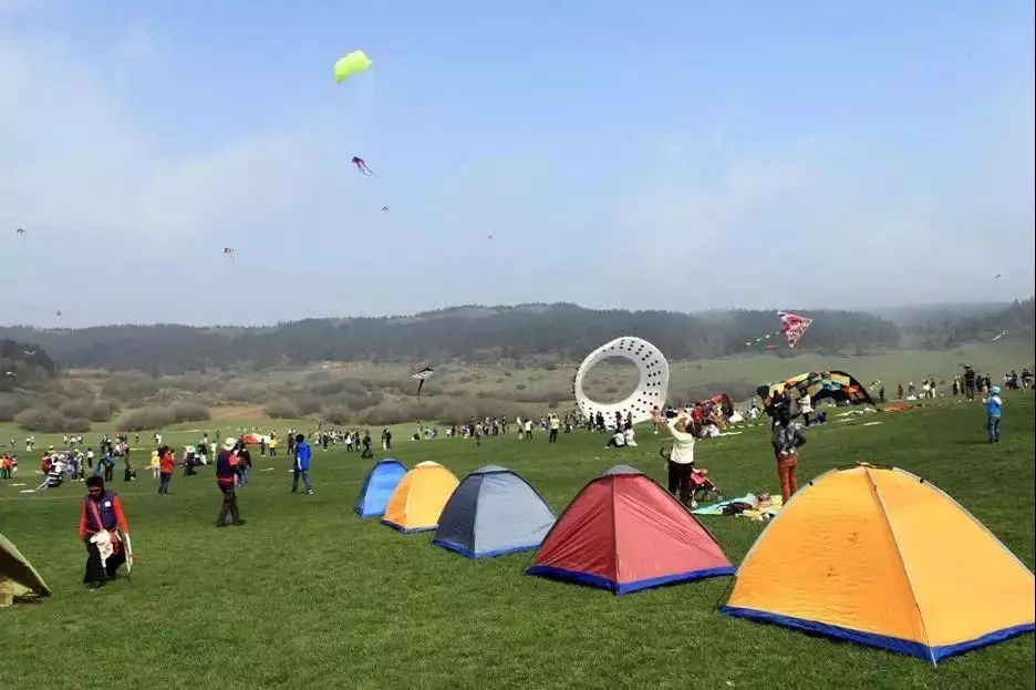 1,露营体验 时间:2018年10月1日—7日 地点:野鸡坪亚高原户外运动基地