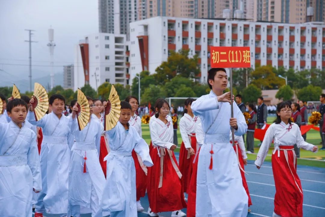 校园圈谁家运动会这么嗨昆一中西山学校少年意气风发田径场上竞风流