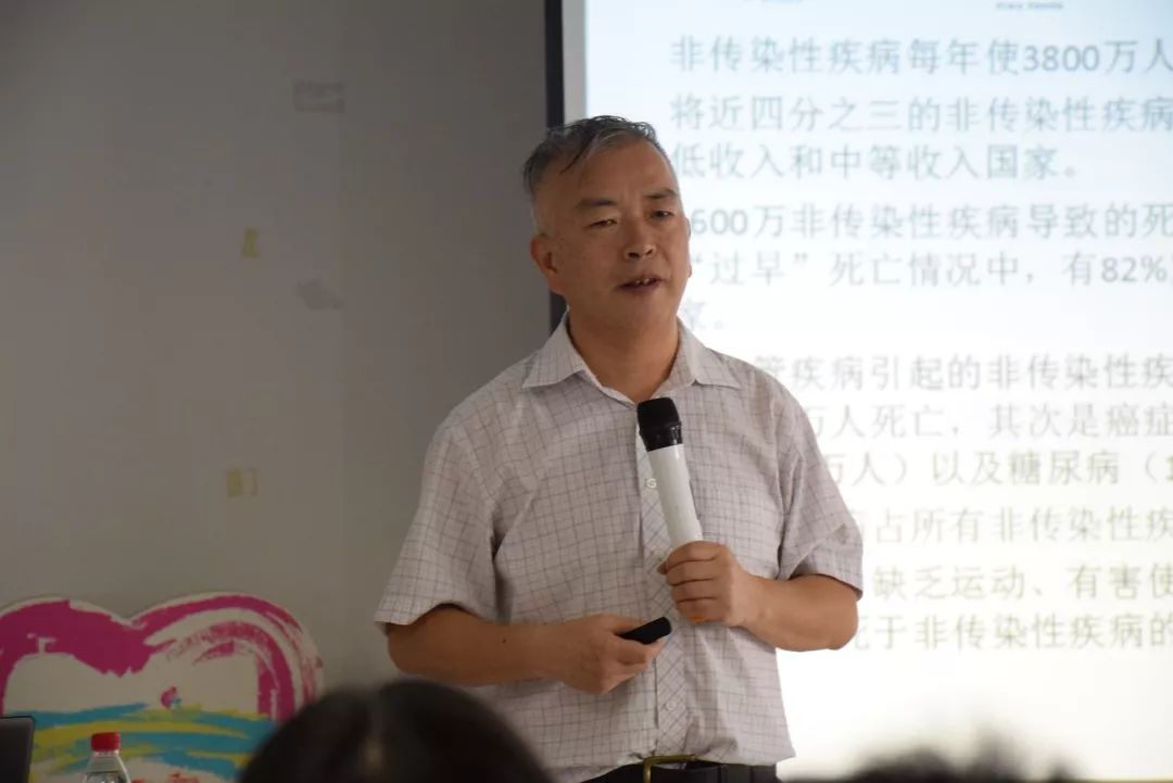 张一奇开班仪式结束后,为期两天的培训班正式开始.