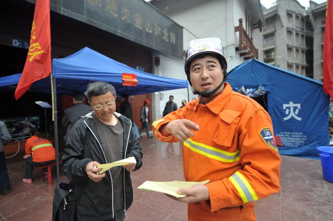 水与火中砺人生,百炼成钢锻英雄—四川消防新青年刘亚光同志事迹