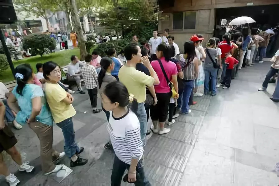 在香港人口多土地拥挤呜_香港人口祖籍