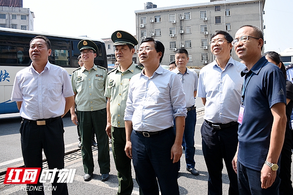 杨广到湘潭县汽车站督查.会议现场.杨广参加会议并讲话.