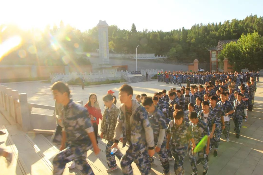 丹江口一中"烈士纪念日"寄哀思诵中华