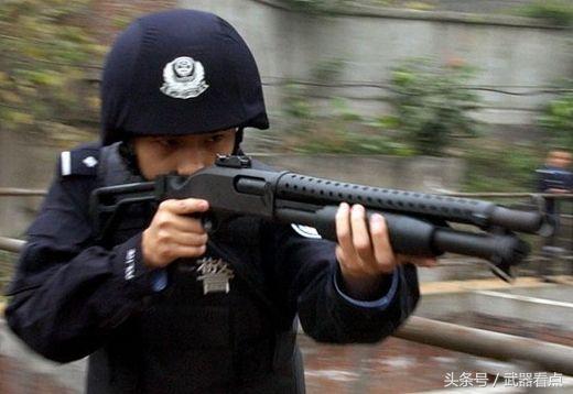 1/ 12 中国97式霰弹枪:97式霰弹枪主要装备国内各级公安机关所属刑侦