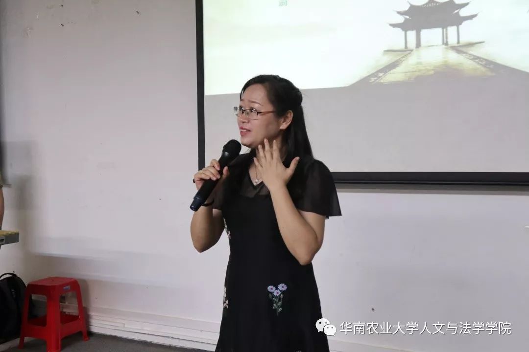 黄杏丽女士深情朗诵《清明时节》