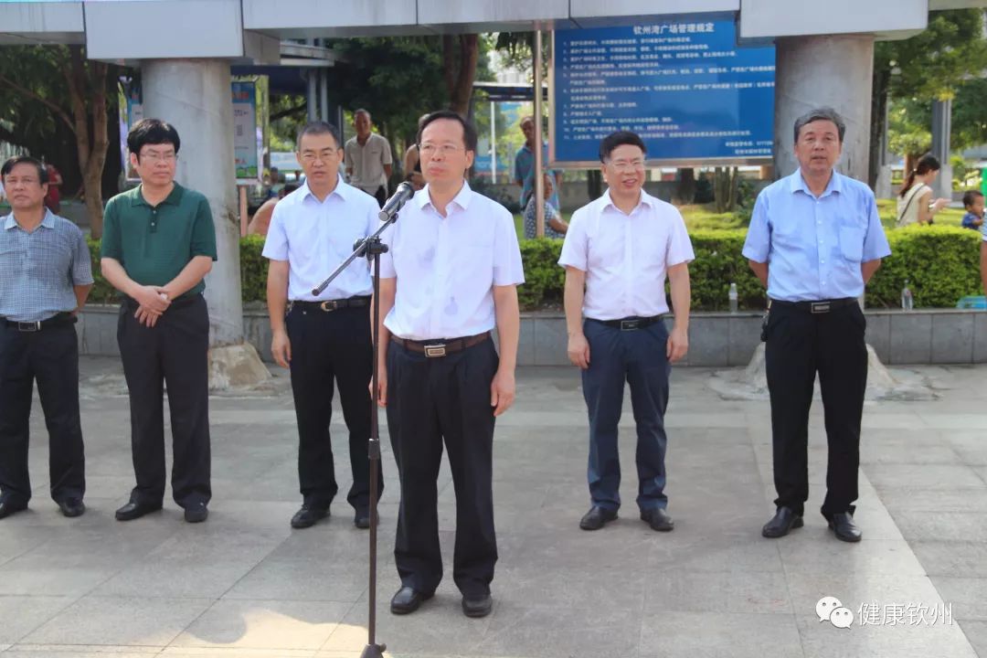 钦州市人民政府副市长梁辉致辞近日,钦州市"十月科普大行动"组委会