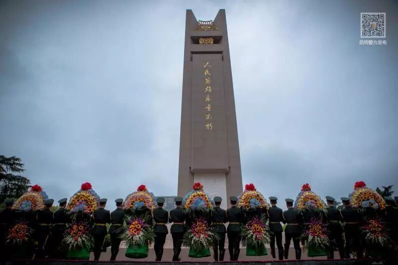 全市各级公安机关组织民警,辅警代表到公安英烈纪念园或烈士陵园举行