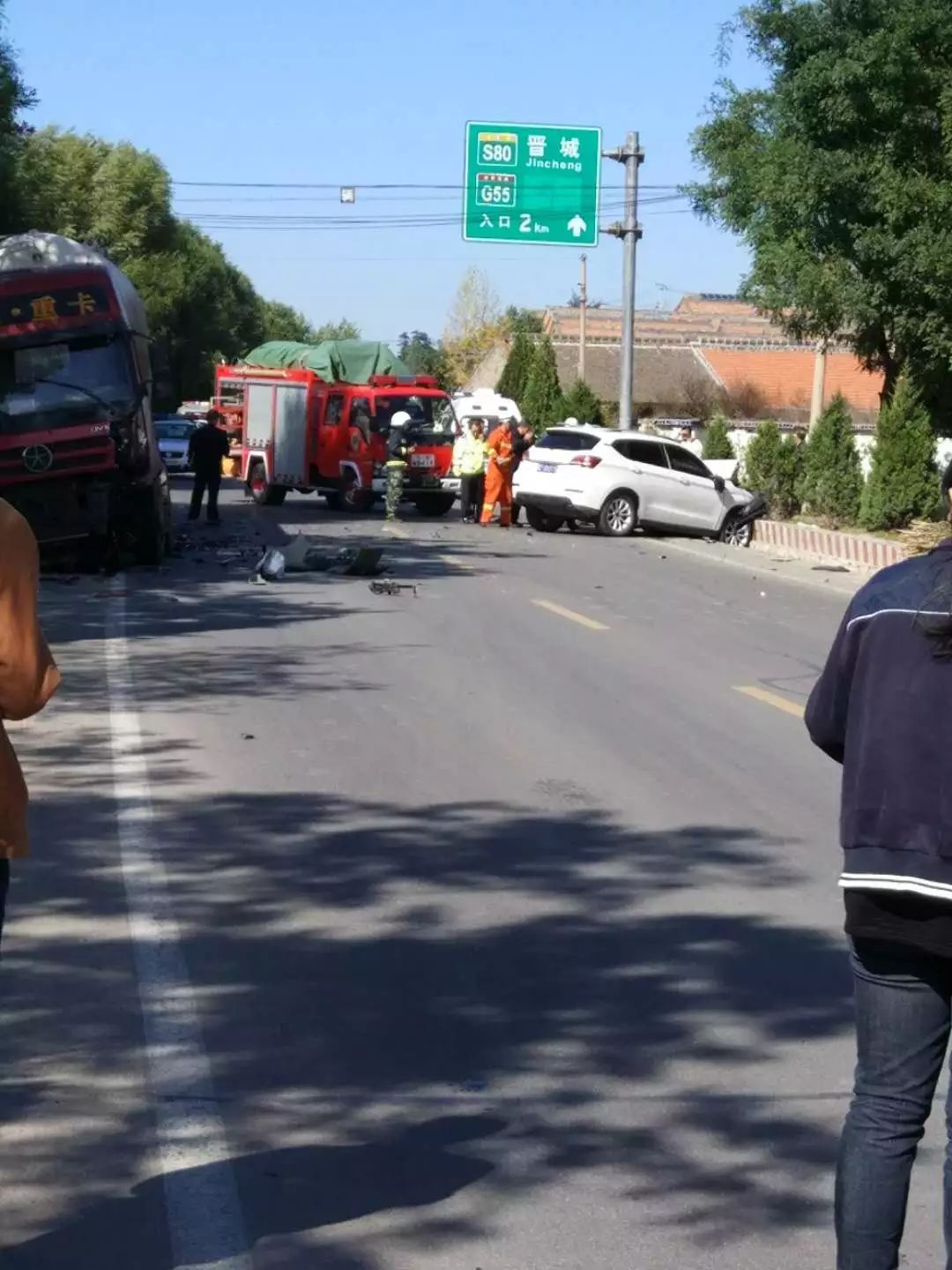 警方回应盐城发生一起轿车撞人事故，致2死6伤
