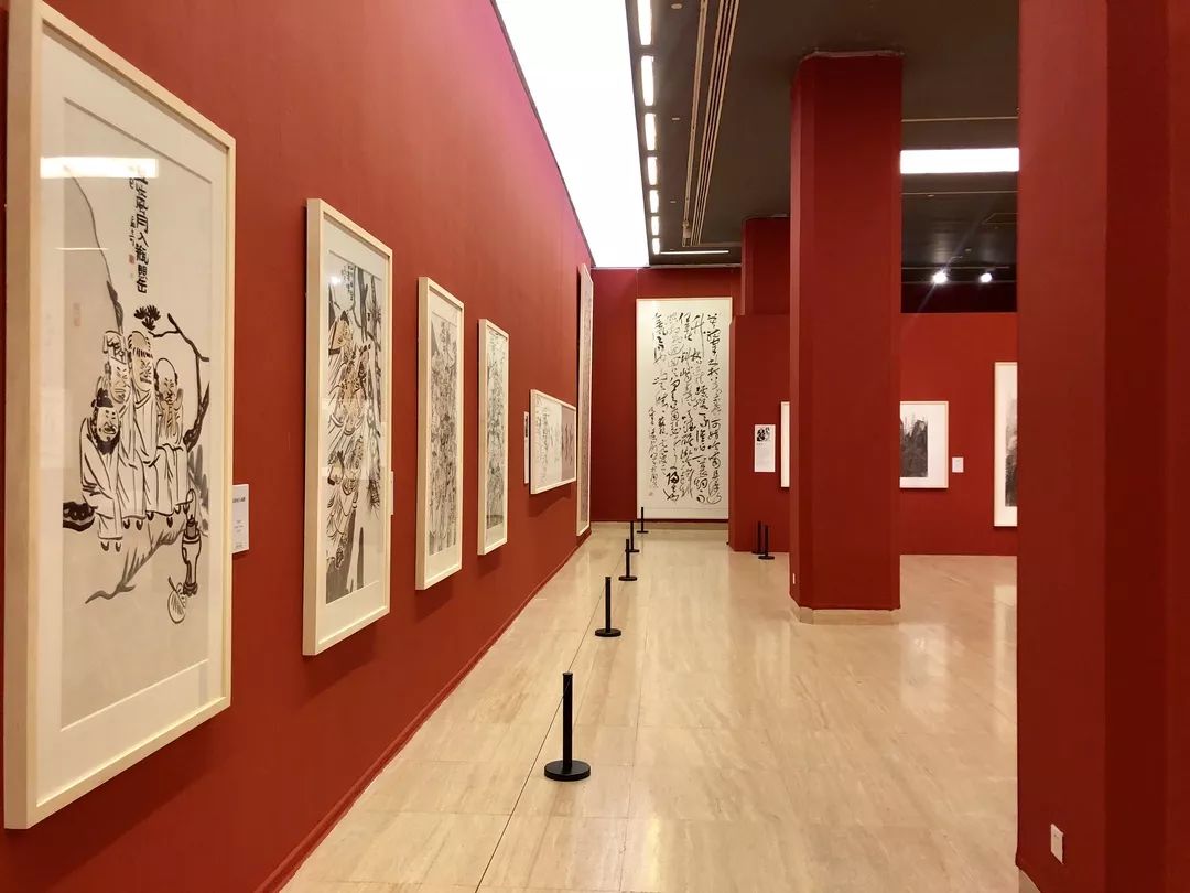 展览现场气氛热烈 众多艺术家接受采访 中国美术馆一楼 (2,4,6号展厅)