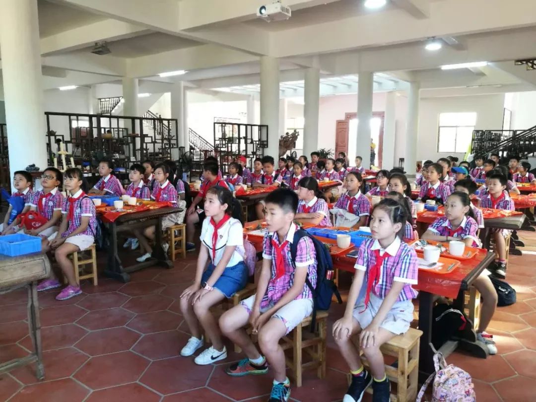 西安小学学生活动剪影西隅小学学生活动剪影成功中心小学梧山校区学生