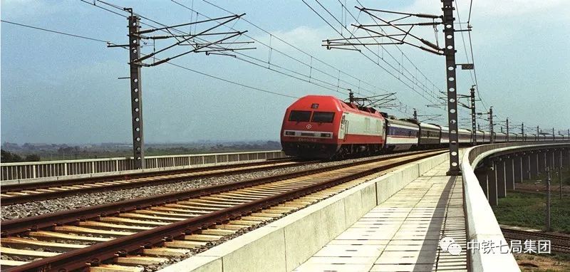 2003年,中铁七局参建了我国第一条客运专线秦沈客专通车.