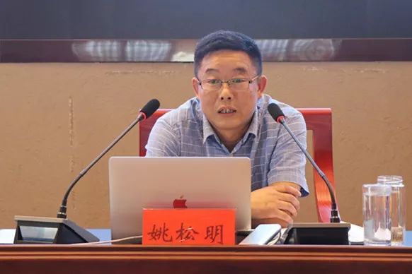 区讲习所讲师陈秀强,区委办副主任,研究室主任王宏贵,区委办副主任