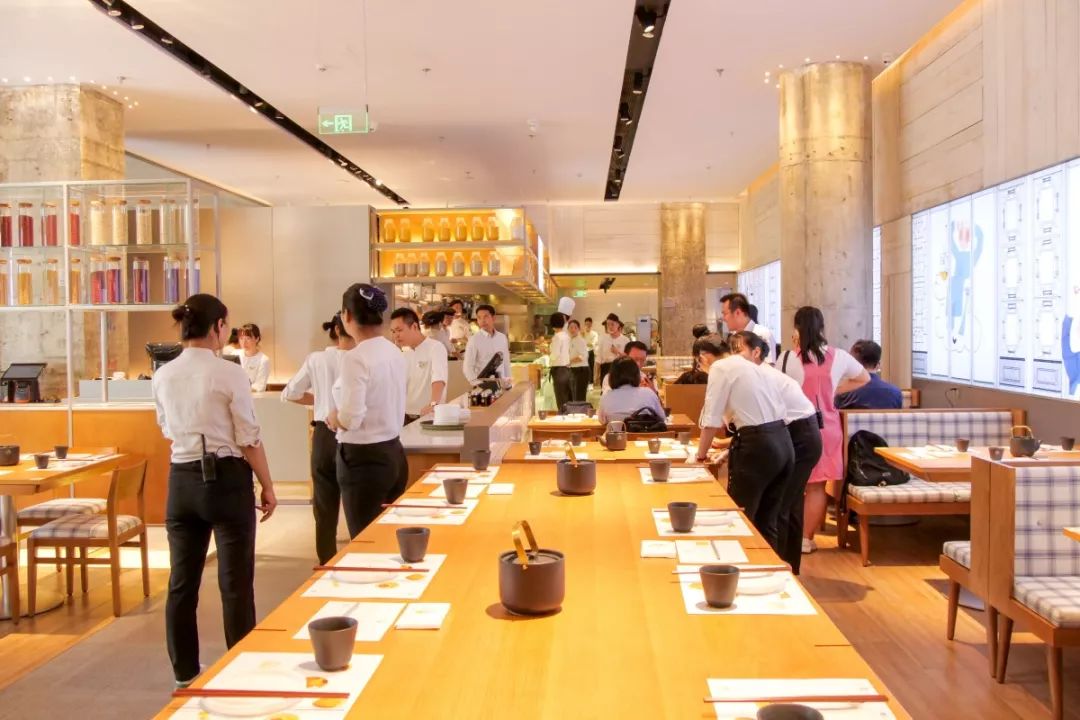 蔡澜港式点心专门店，全球首发！只有35款茶点，却有40位厨师！