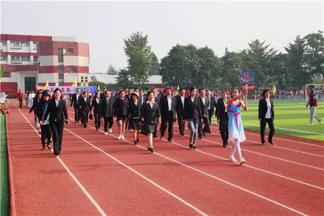 海州实验中学举行第八届体育节暨2018年秋季运动会开幕式