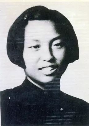 一身硬骨挺英姿张新华烈士▲张新华(1916-1941,女,原名张彩宝,化