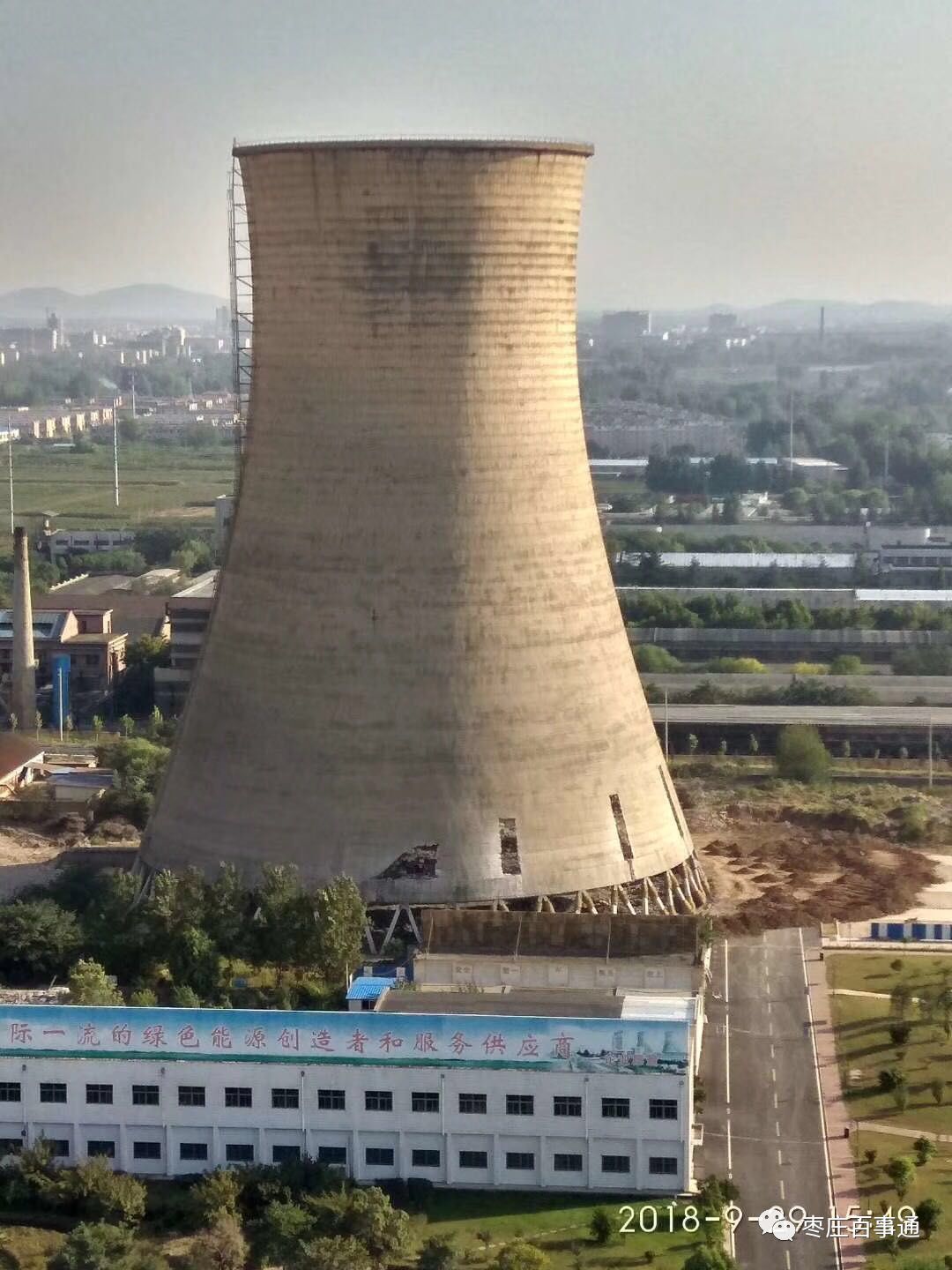 枣庄十里泉电厂凉水塔多角度爆破瞬间(视频)