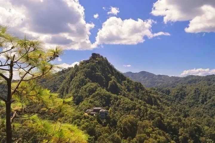 云峰山森林公园-傈僳村寨-石头纪