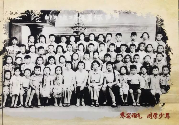 一组献给母校五一路小学110周年庆典贺礼的老照片看哭所有太原人