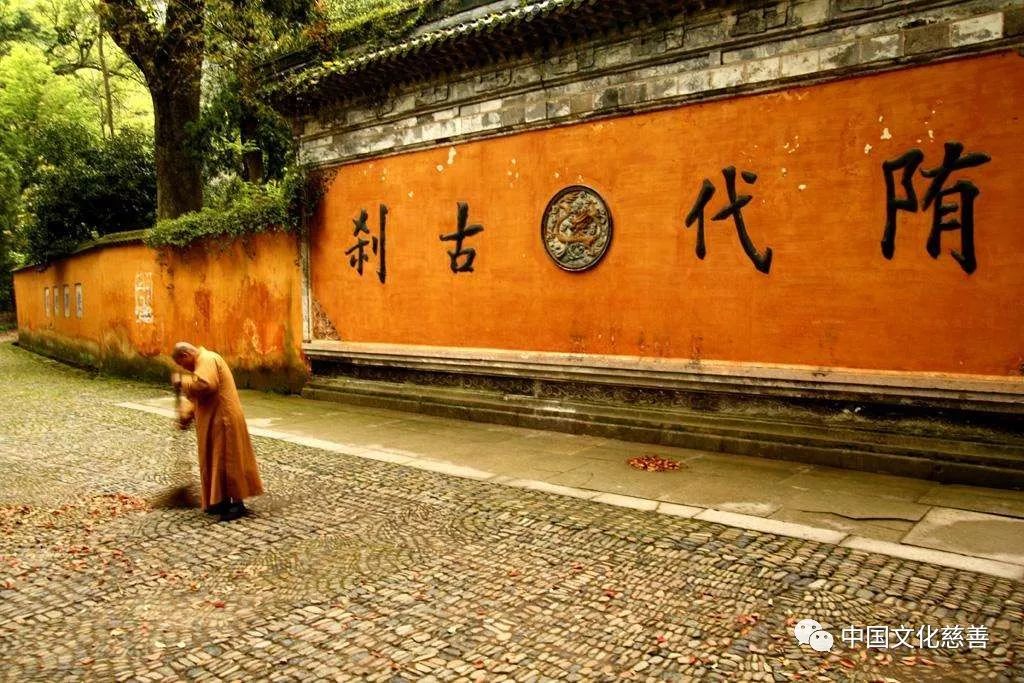 浙江天台国清寺与济南灵岩寺,南京栖霞寺,当阳玉泉寺并称中国寺院四绝