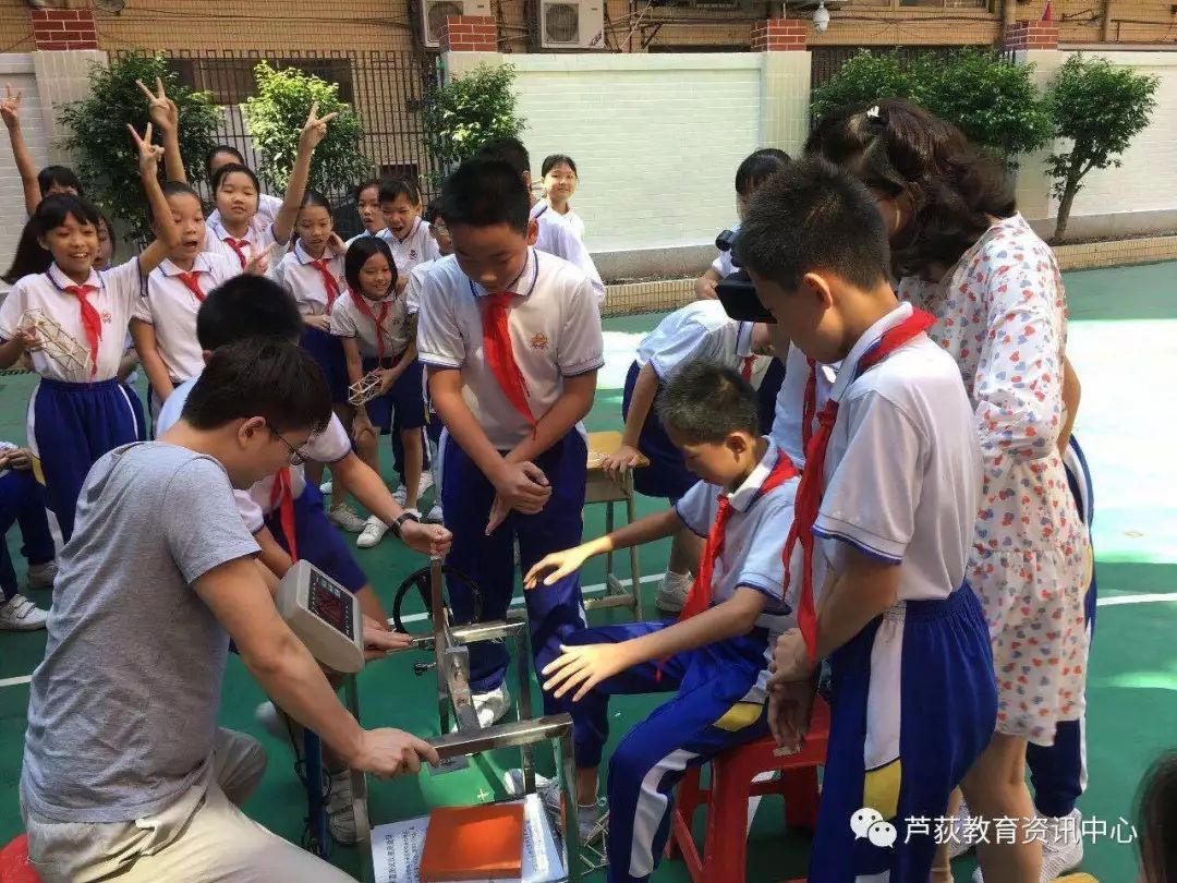 芦荻西小学"迎国庆 爱祖国"创意搭建专题科普活动