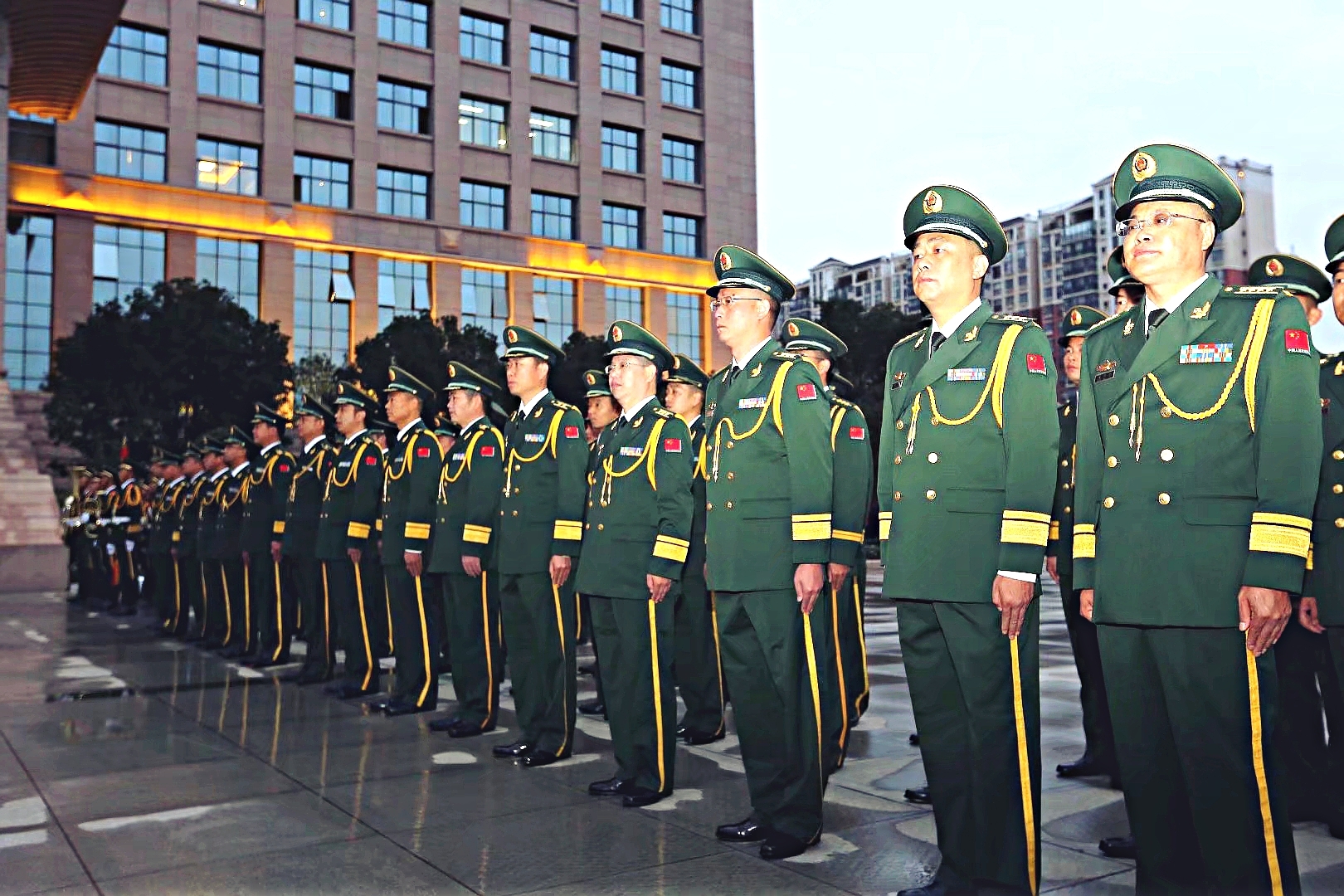武警云南省总队机关隆重举行升旗仪式庆祝国庆