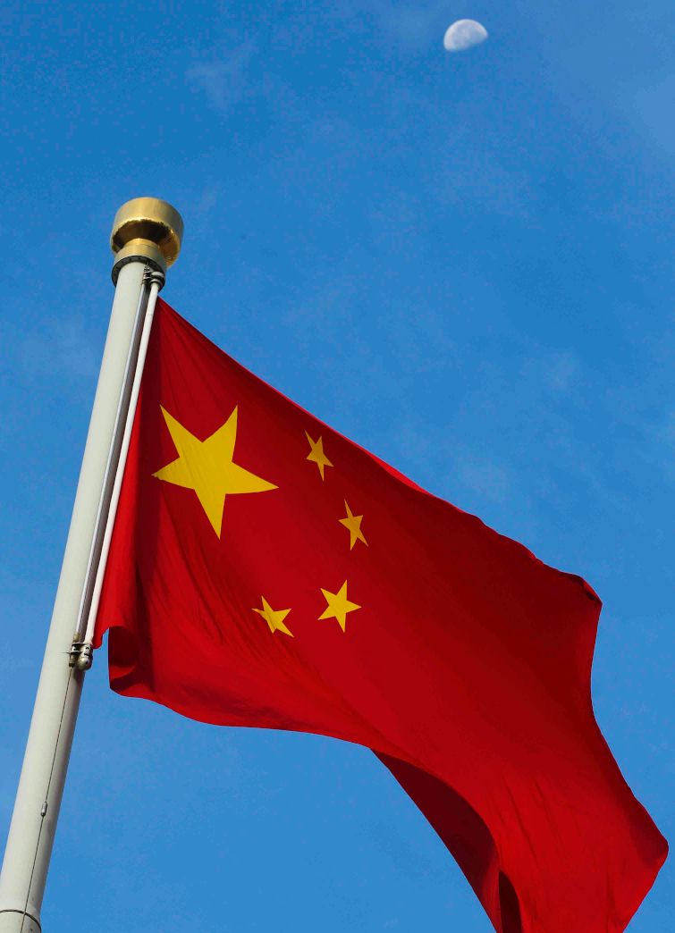 上海人民广场举行升国旗仪式!_五星红旗