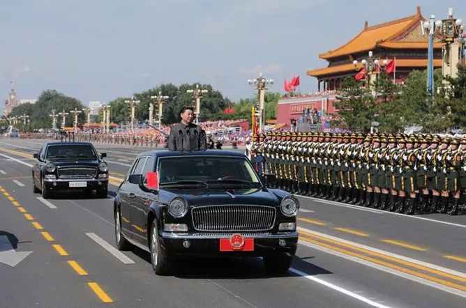 2015年抗战胜利专题阅兵,习近平检阅三军部队