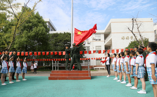 湖南多形式开展未成年人"向国旗敬礼"活动