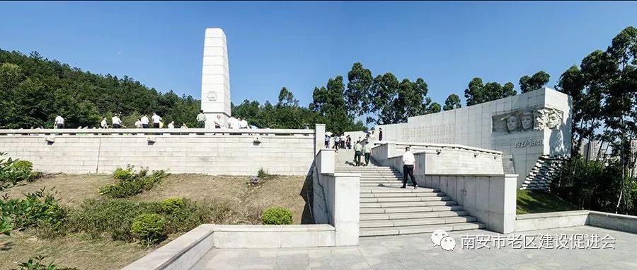 月 日,是我国法定"烈士纪念日,南安市委市政府在南山公园举行烈士