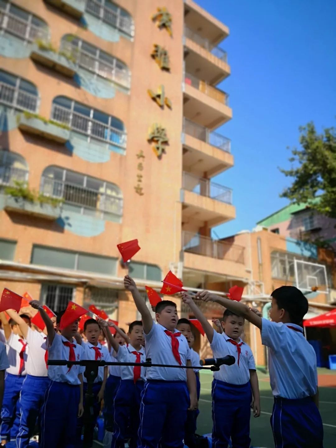 盛世华诞 普天同庆 ▎荔湾区各中小学开展形式多样的庆祝建国69周年