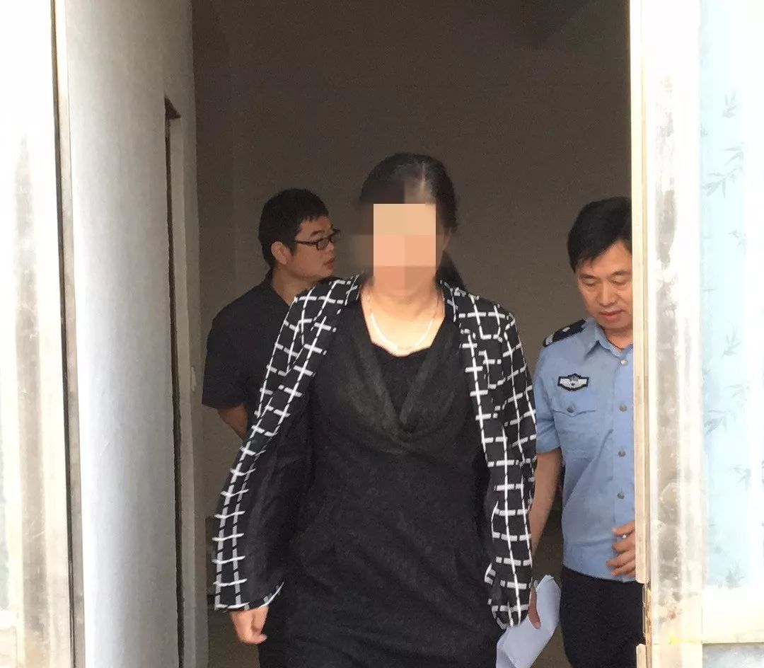 大快人心丹阳又一波老赖凌晨被抓现场抓捕图片曝光